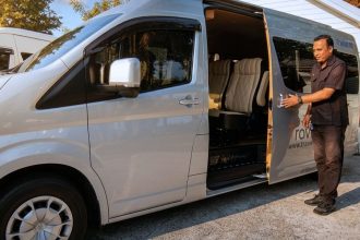 Minivan de transfert entre l'aéroport de Chiang Mai et le centre-ville