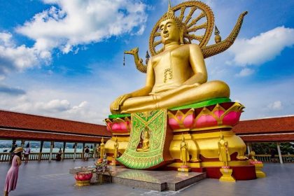 Le Grand Bouddha doré du Wat Phra Yai, haut de 12 mètres, à Ko Samui