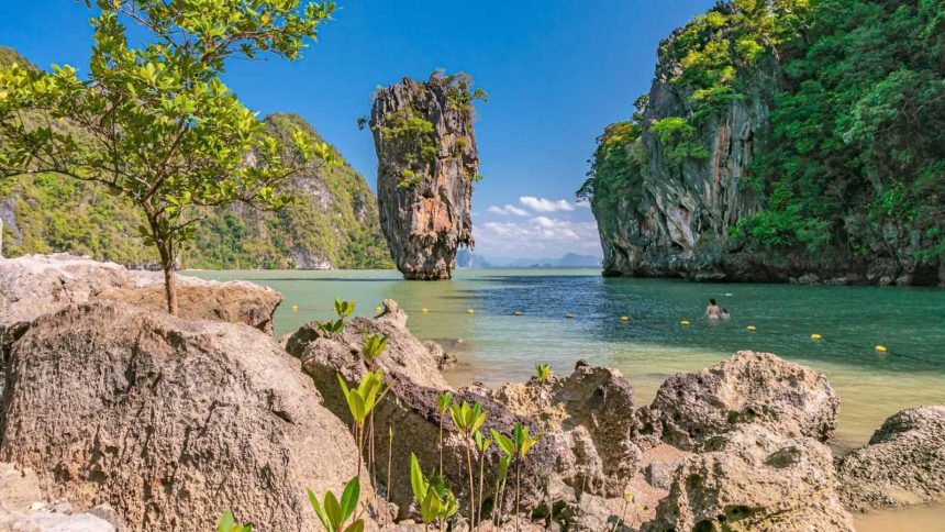 Le rocher de James Bond Island (Ko Khao Phing Kan) dans la baie de Phang Nga