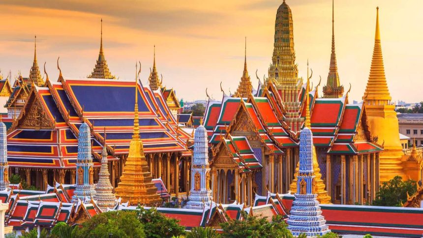 La maison traditionnelle en teck rouge de Jim Thompson, au cœur de Bangkok