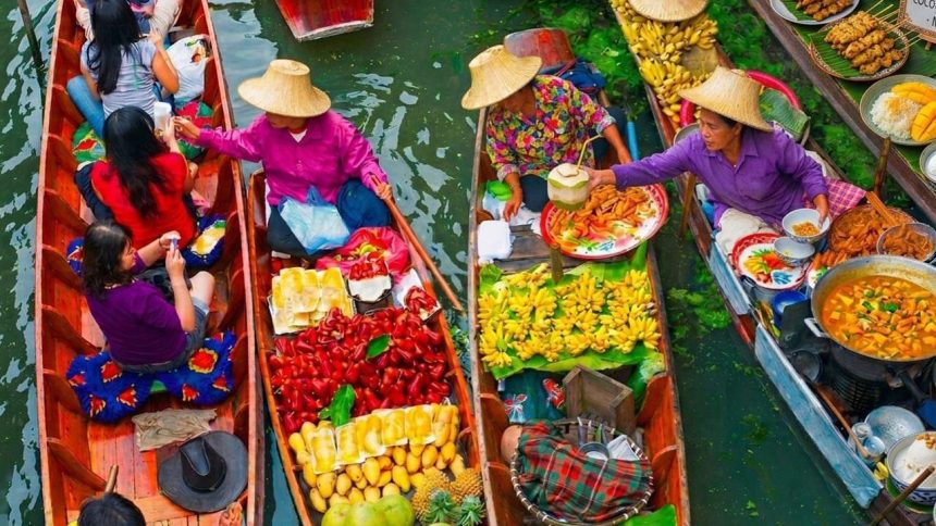 Le marché flottant de Damnoen Saduak, dans la province de Ratchaburi