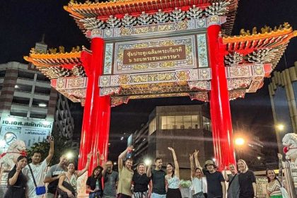 La porte de Chinatown, à quelques rues du quartier indien de Phahurat