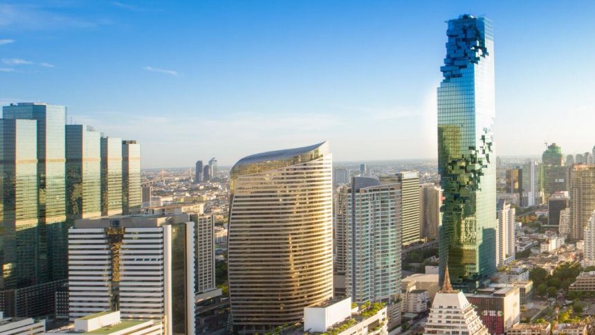 Le quartier d'affaires de Bangkok et la tour Mahanakhon