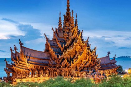 Le Sanctuaire de la Vérité, monument tout en bois de Pattaya