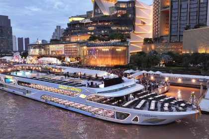 Croisière du soir sur le Chao Phraya devant ICONSIAM illuminé