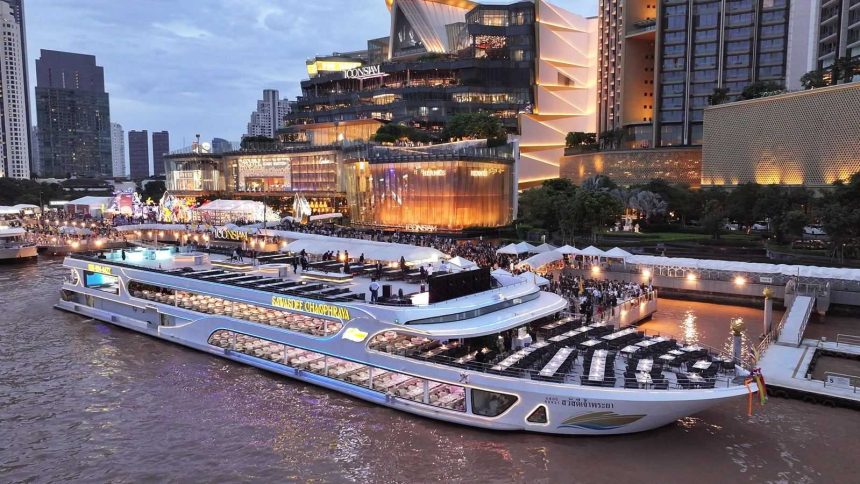 Croisière du soir sur le Chao Phraya devant ICONSIAM illuminé