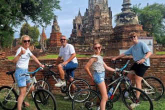 À vélo dans le parc historique d'Ayutthaya
