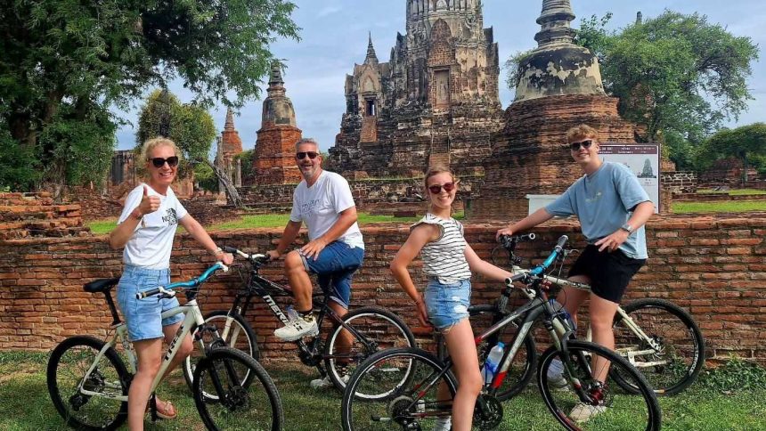 À vélo dans le parc historique d'Ayutthaya