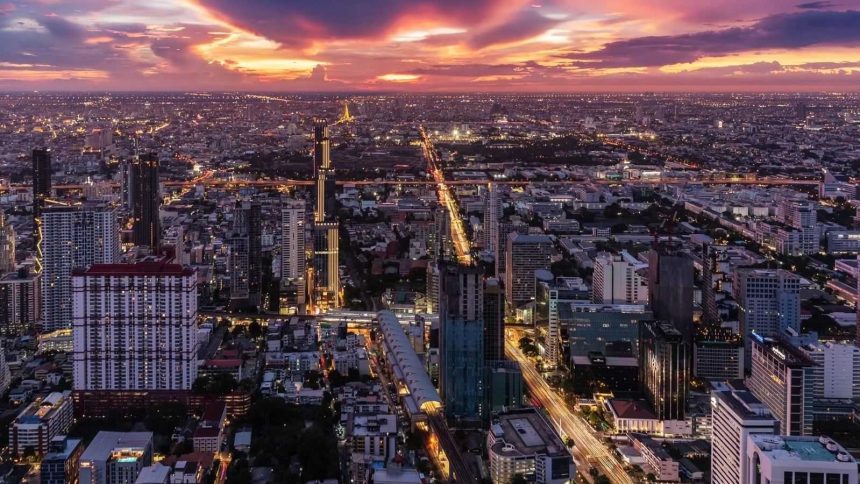 Bangkok au crépuscule depuis la plateforme d'observation de la tour Baiyoke